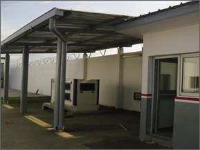 Clôture avec portails coulissants - Guérite et local 